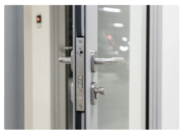 PERCo-LBP85.2 замок электромеханический врезной для двери из алюминиевого профиля PERCo