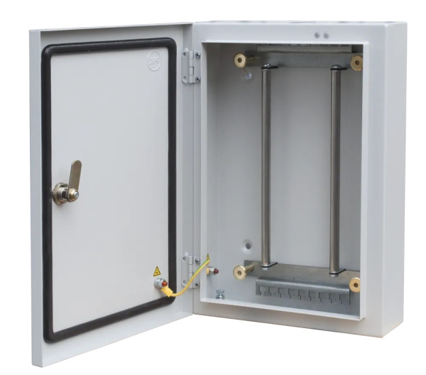 ШРН-2/100 Шкаф распределительный настенный металлический с замком для 100 пар, в комплекте с размыкаемыми плинтами